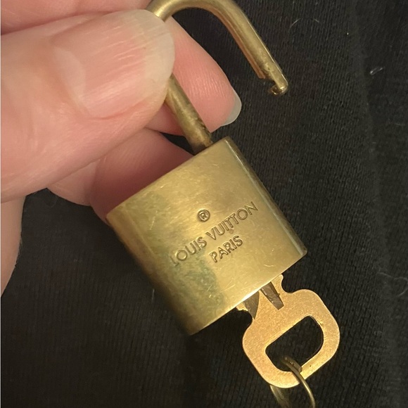 Beautiful Authentic Louis Vuitton Speedy 30 Damier GUC USA 2011 - Picture 17 of 17